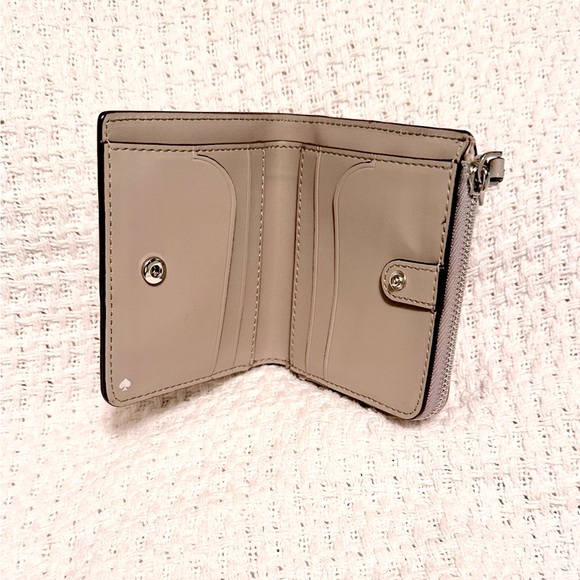 Kate Spade Bi-Fold Wallet Taupe - Picture 4 of 4